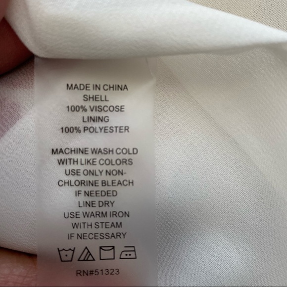 VINCE CAMUTO Floral Print Short Flutter Sleeve Faux Wrap Dress Size Small - Picture 6 of 6